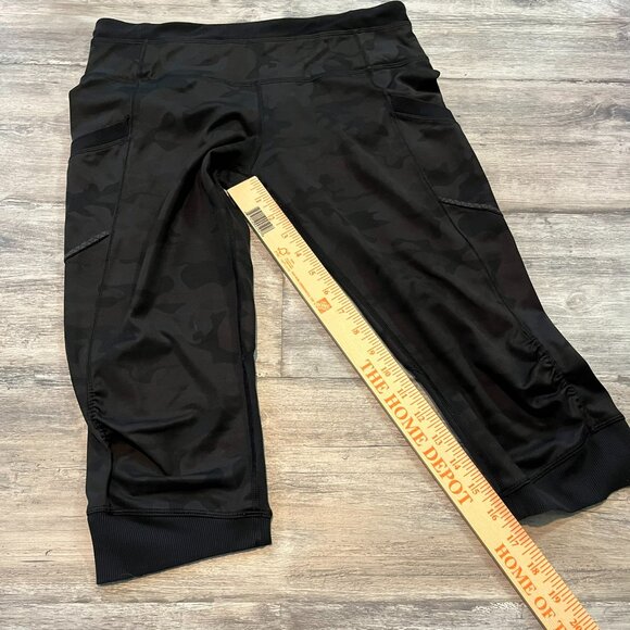 Lululemon Run For Fun Crop Full-On Luxtreme, Savasana Camo Black, Size 8 - Picture 14 of 15